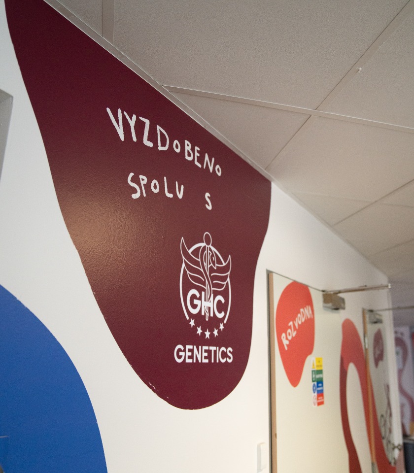 Plešouni i díky GHC Genetics nově zdobí chodby dětské onkologie v Motole